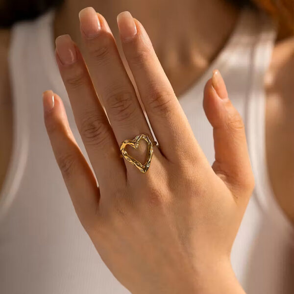 Køb Hamret Heart Ring 18K Guldbelagt billigt online tilbud