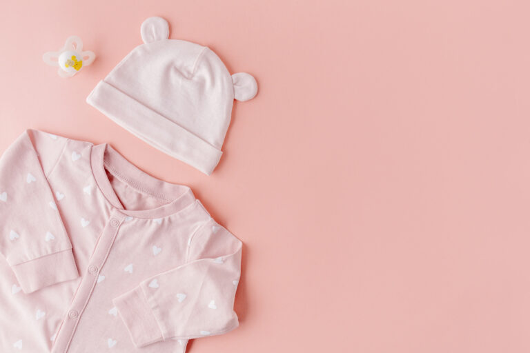 Babytøj – En guide til størrelser og stof