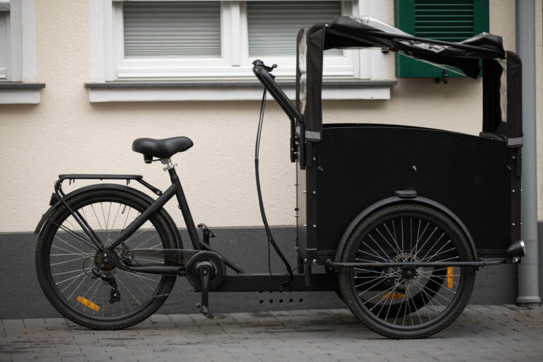 Træd ind i fremtiden: Omfavning af el-ladcykler til bytransport
