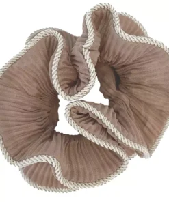 shop By Stær LILJE Scrunchie - Taupe af By Str - online shopping tilbud rabat hos shoppetur.dk