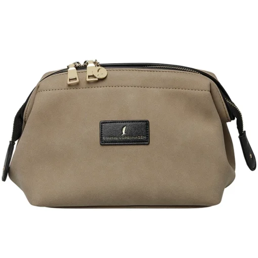 shop Coming Copenhagen Mia Cosmetic Bag Medium - Warm Taupe (Limited Edition) af Coming Copenhagen - online shopping tilbud rabat hos shoppetur.dk