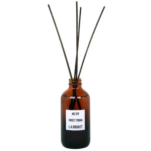 shop L:a Bruket 319 Room Diffuser Sweet Tobak 200 ml af La Bruket - online shopping tilbud rabat hos shoppetur.dk