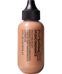 shop MAC Studio Radiance Face And Body Radiant Sheer Foundation 50 ml - W3 af MAC - online shopping tilbud rabat hos shoppetur.dk