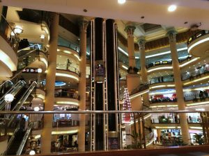 Photo Crowded mall